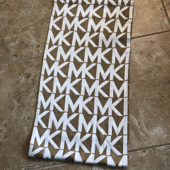 Michael Kors scarf - Picture 1 of 3
